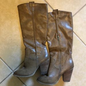 Boutique western/ boho boots with heel